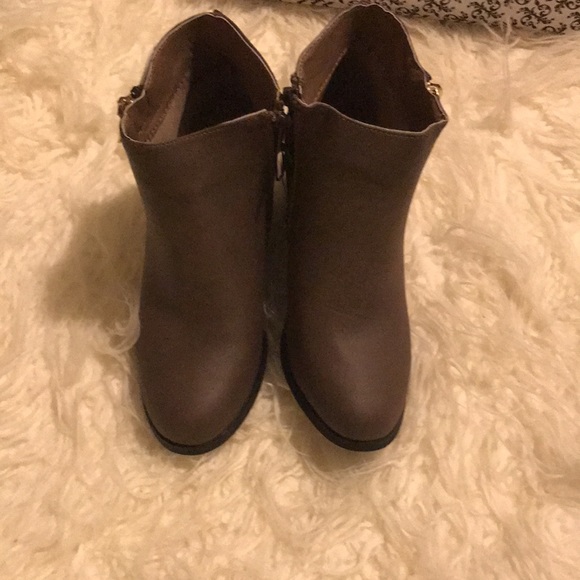 Beautiful Taupe Brand New Booties - Picture 3 of 4